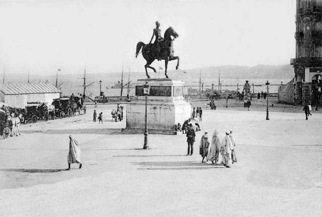 Alger Place du Gouvernement dit place du cheval