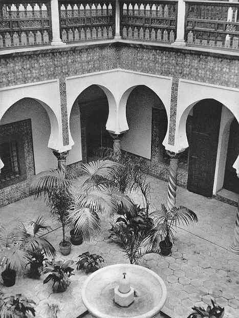 la cour intrieure de lEvch 