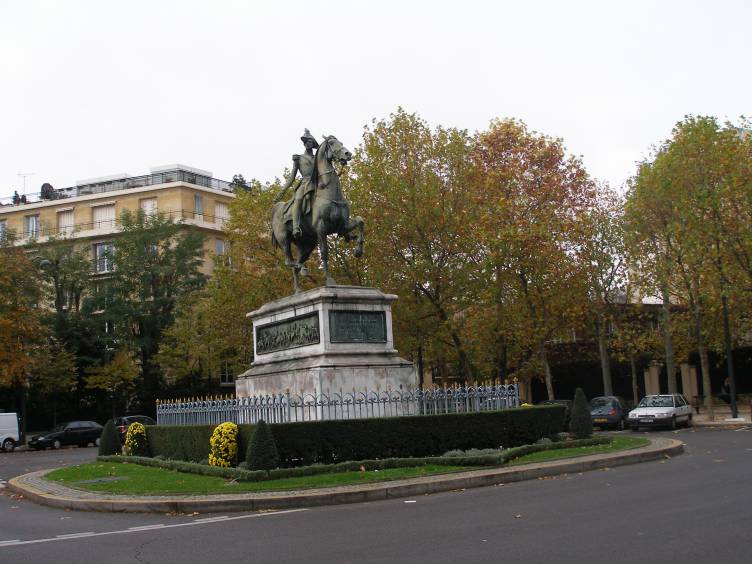 la statue du duc d'orleans � Neuilly