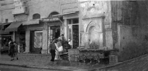 La rue Bab-el-oued, la fontaine 