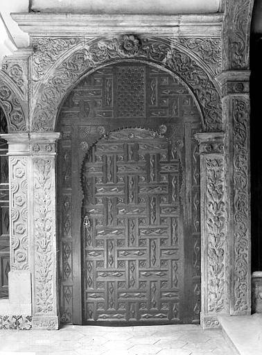 Palais Kasnadjil la porte d'entr�e 