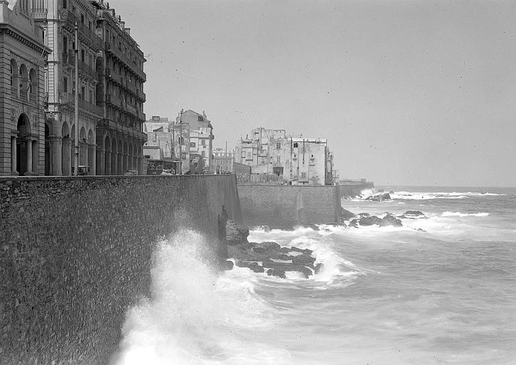 Quartiers de la Marine 
vers 1930