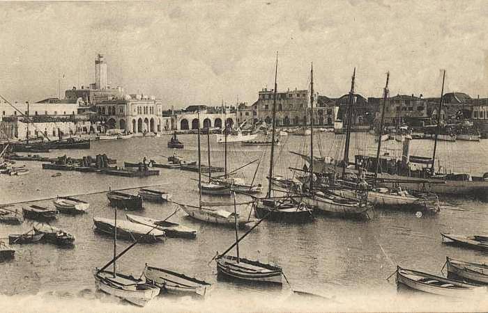 le bordj El-Fanar vu de l'autre ct du quai 