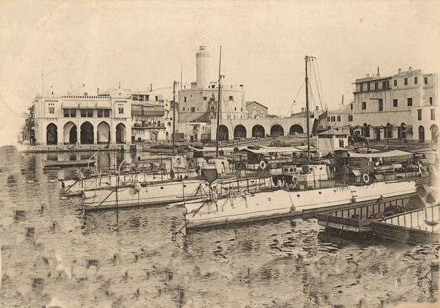 le bordj El-Fanar vu de l'autre ct du quai 