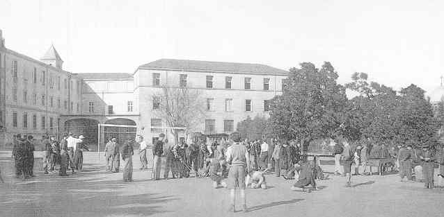 Cour des Moyens �cole libre Notre Dame Afrique 