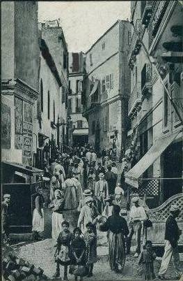 La rue de la casbah, les premieres maisons