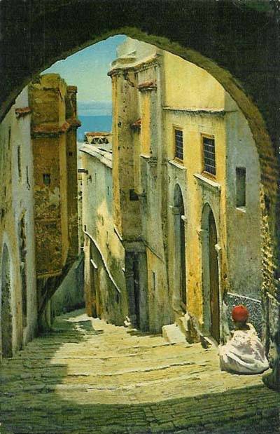 Le haut de la rue de la casbah.