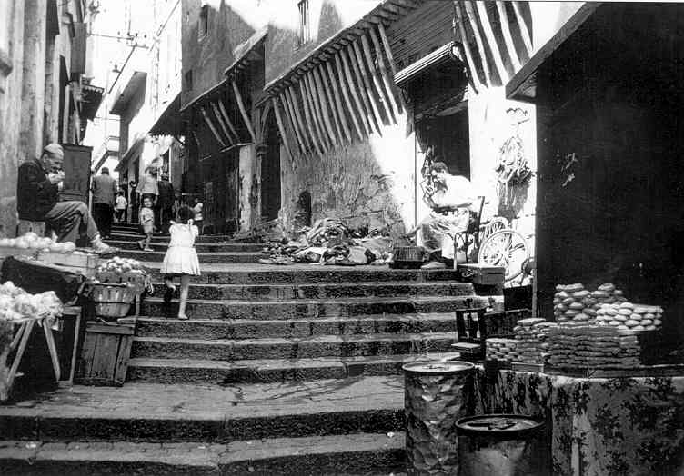 Les marchand dans la rue de la casbah.