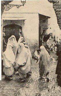 Le bas de la rue du Sphinx ..bien plus tard. 