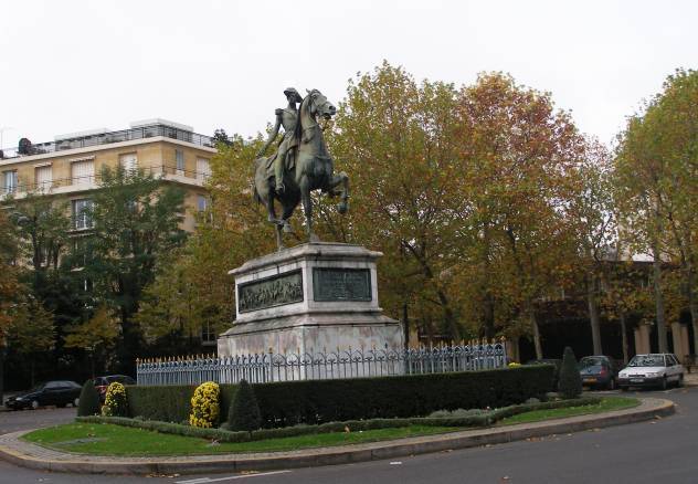 La status du Duc d' Orleans a Neuilly le 20 Novembre 2006