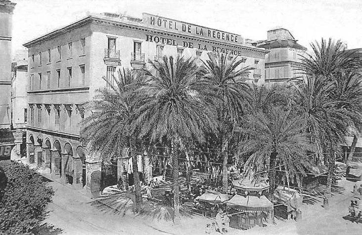 H�tel de la R�genceet la rue Bab-El-oued.