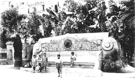 monument d�di� au du peintre Nelson Chi�rico 