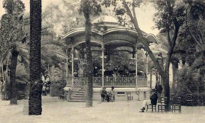 Le kiosque � musique du square Bresson  