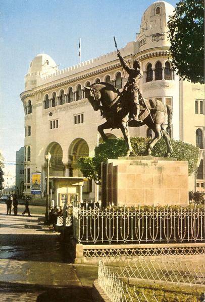 La grande Poste et Jeanne d'Arc  