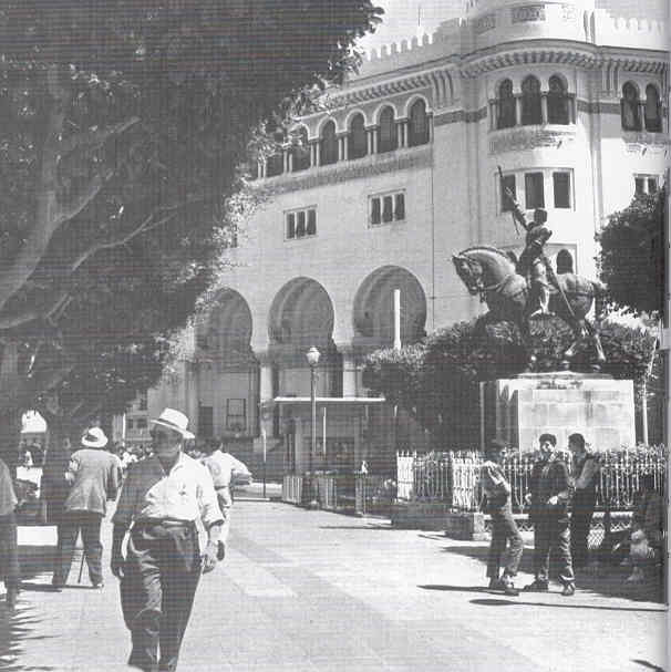 La grande Poste et Jeanne d'Arc 