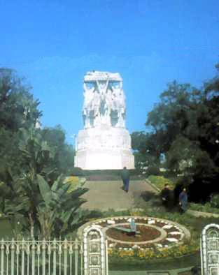 Le Monuments aux Morts