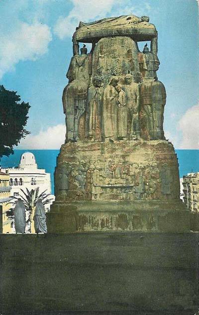 Le Monuments aux Morts