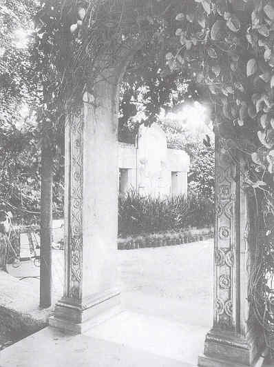 Parc Galland -le monument Charles de Galland