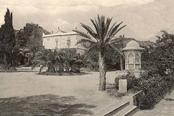 Mus�e des Antiquit� cot� jardin. 