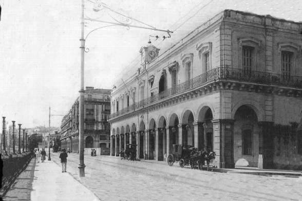 le Tr�sor Public sur le boulevard. 