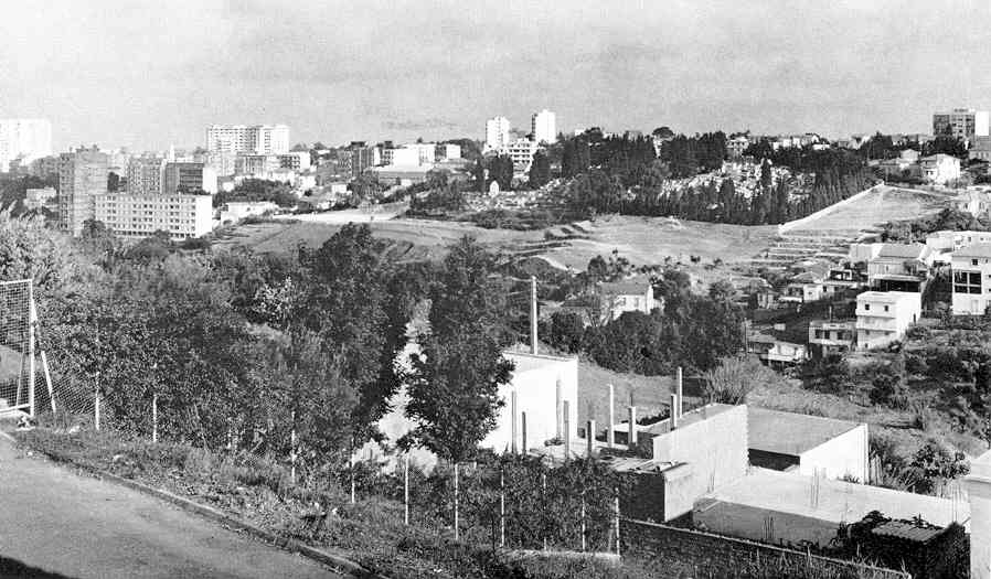  El biar enfouis dans les jardins 
