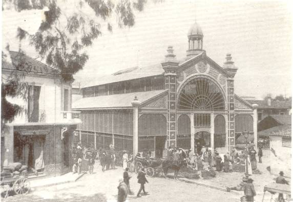 Maison Carr�e March� Couvert 