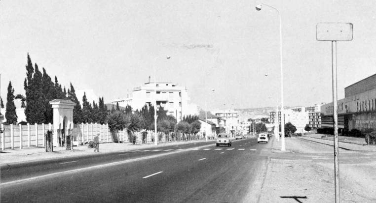 Maison carr�e place Z�vacco, la Mairie 