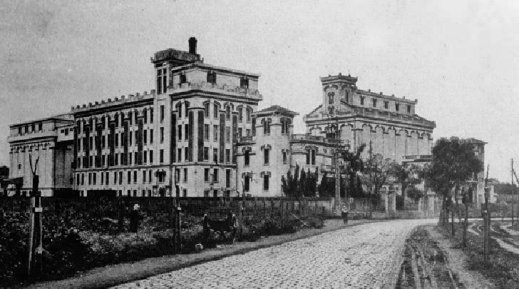 Maison carr�e la nouveau pont