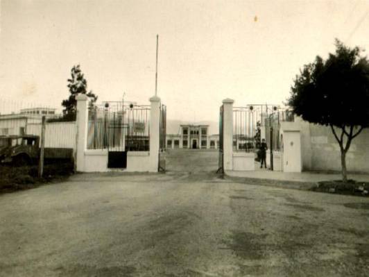 Maison Carr�e une caserne  