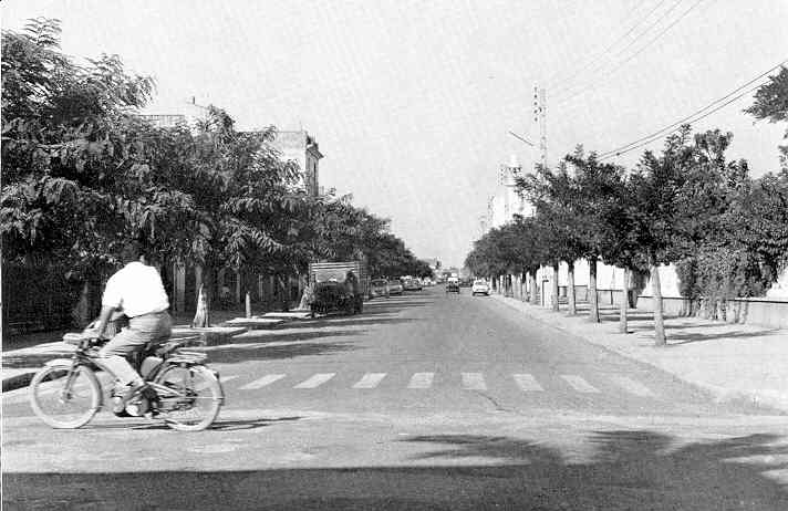 une rue dans la ville  