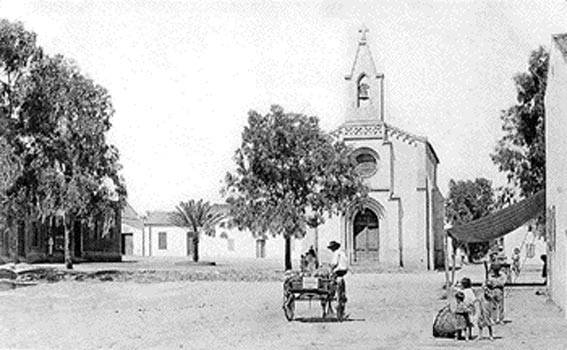 La place de l'�glise en 1900