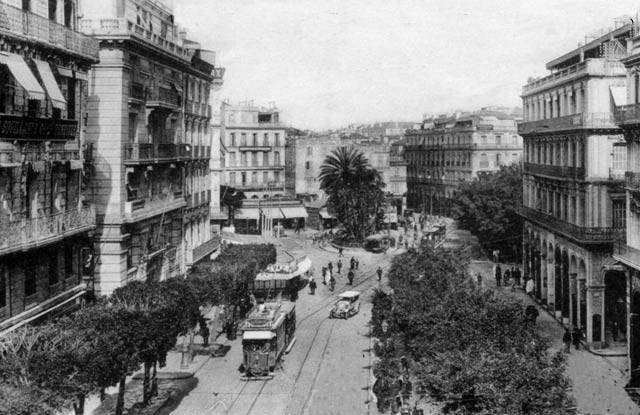 le tramways, rue Dumont d'Urville 