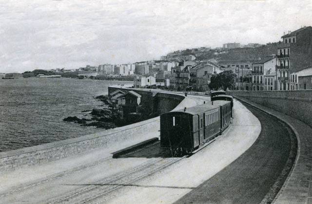 Sur le front de mer avec les CFRA Alger 1930. 