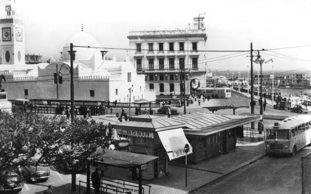 Place du cheval Alger les CFRA Alger.