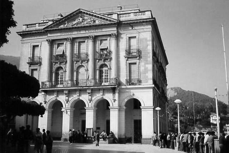 Bougie la place Gueydon et la banque d'Alg�rie 