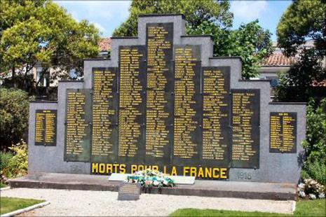 Bordeaux Les  24 plaques en bronze du Monument aux Morts de Bougie 